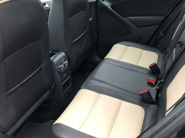 Чорний Фольксваген Тігуан, об'ємом двигуна 2 л та пробігом 187 тис. км за 10900 $, фото 10 на Automoto.ua