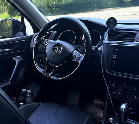 Черный Фольксваген Тигуан, объемом двигателя 2 л и пробегом 176 тыс. км за 17000 $, фото 12 на Automoto.ua