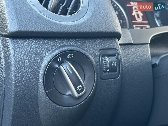 Черный Фольксваген Тигуан, объемом двигателя 2 л и пробегом 100 тыс. км за 14200 $, фото 61 на Automoto.ua