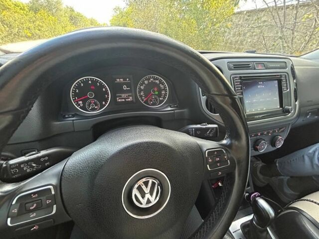 Черный Фольксваген Тигуан, объемом двигателя 2 л и пробегом 145 тыс. км за 12500 $, фото 4 на Automoto.ua