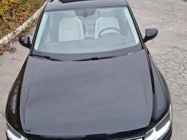 Черный Фольксваген Тигуан, объемом двигателя 2 л и пробегом 94 тыс. км за 21000 $, фото 1 на Automoto.ua