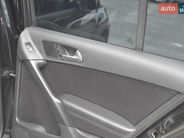 Черный Фольксваген Тигуан, объемом двигателя 1.98 л и пробегом 166 тыс. км за 15000 $, фото 21 на Automoto.ua