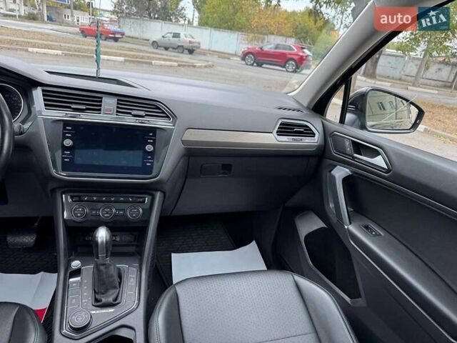 Чорний Фольксваген Тігуан, об'ємом двигуна 2 л та пробігом 143 тис. км за 18690 $, фото 18 на Automoto.ua