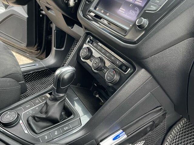 Черный Фольксваген Тигуан, объемом двигателя 2 л и пробегом 225 тыс. км за 24000 $, фото 9 на Automoto.ua