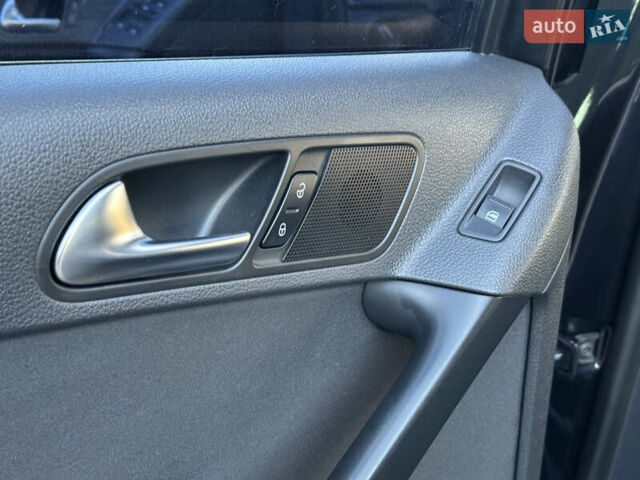 Черный Фольксваген Тигуан, объемом двигателя 2 л и пробегом 100 тыс. км за 14200 $, фото 33 на Automoto.ua