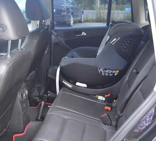 Черный Фольксваген Тигуан, объемом двигателя 1.98 л и пробегом 166 тыс. км за 15000 $, фото 15 на Automoto.ua