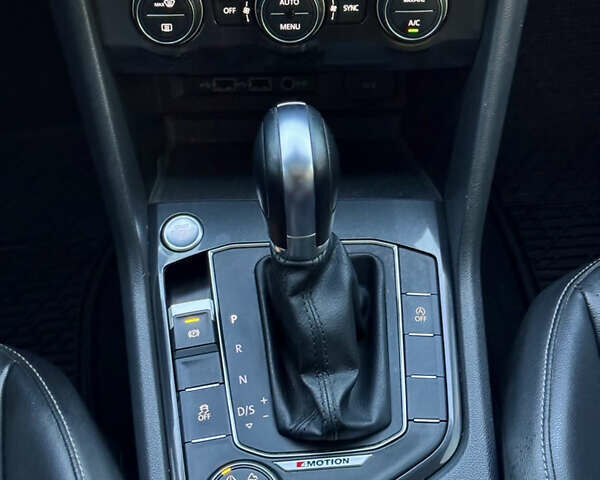 Черный Фольксваген Тигуан, объемом двигателя 1.98 л и пробегом 81 тыс. км за 21500 $, фото 24 на Automoto.ua