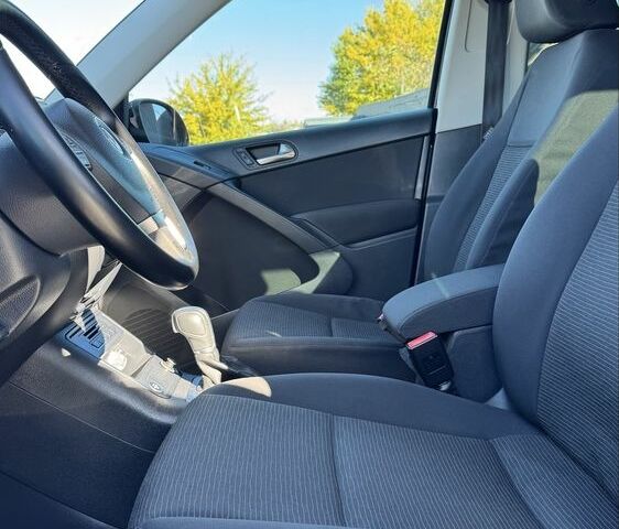 Черный Фольксваген Тигуан, объемом двигателя 2 л и пробегом 183 тыс. км за 14000 $, фото 11 на Automoto.ua