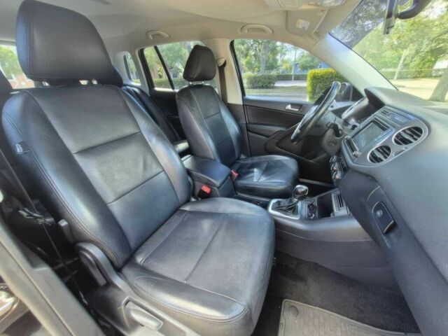 Черный Фольксваген Тигуан, объемом двигателя 2 л и пробегом 55 тыс. км за 17000 $, фото 8 на Automoto.ua