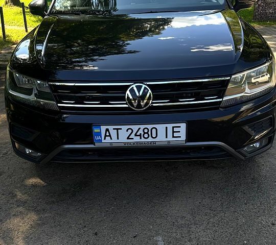 Черный Фольксваген Тигуан, объемом двигателя 2 л и пробегом 176 тыс. км за 17000 $, фото 3 на Automoto.ua