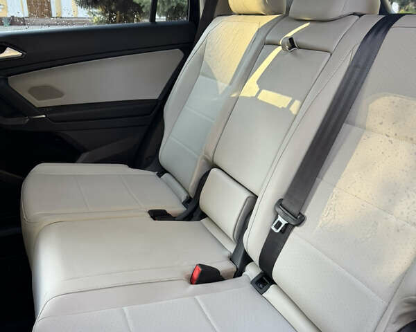 Чорний Фольксваген Тігуан, об'ємом двигуна 1.98 л та пробігом 127 тис. км за 22000 $, фото 6 на Automoto.ua