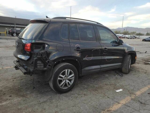 Черный Фольксваген Тигуан, объемом двигателя 2 л и пробегом 142 тыс. км за 2500 $, фото 2 на Automoto.ua