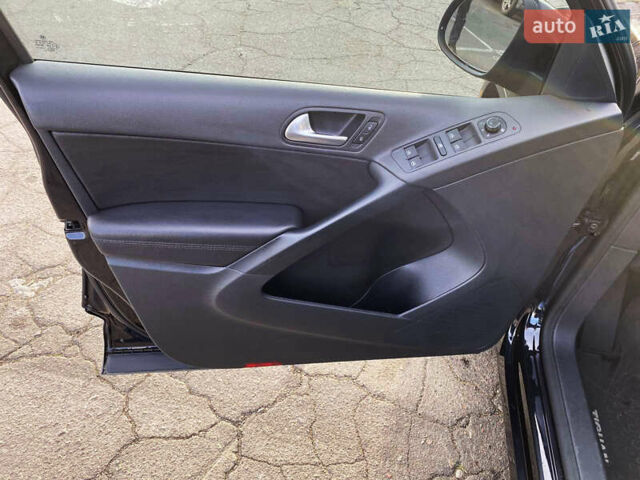 Черный Фольксваген Тигуан, объемом двигателя 2 л и пробегом 188 тыс. км за 14500 $, фото 15 на Automoto.ua