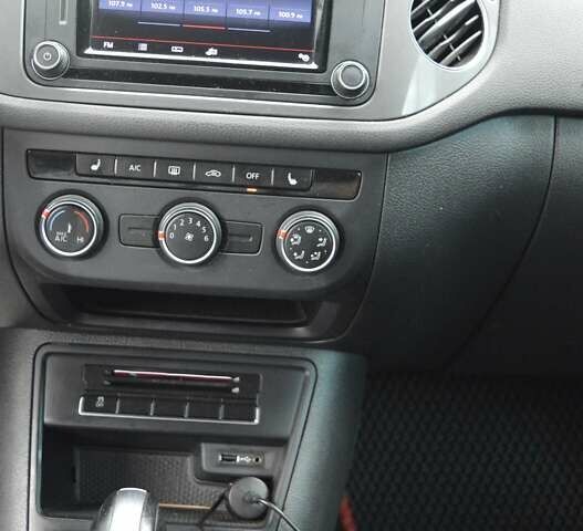 Черный Фольксваген Тигуан, объемом двигателя 1.98 л и пробегом 166 тыс. км за 15000 $, фото 9 на Automoto.ua