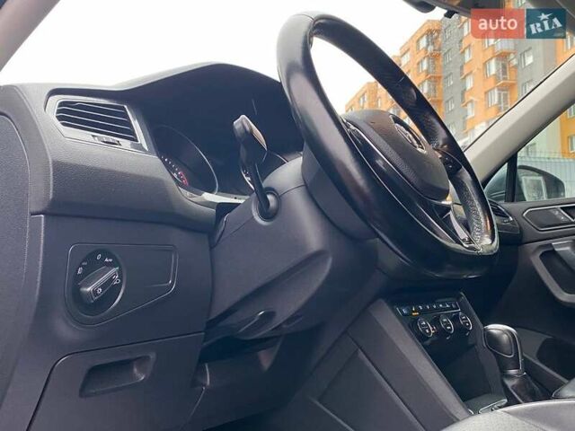 Черный Фольксваген Тигуан, объемом двигателя 2.49 л и пробегом 224 тыс. км за 18500 $, фото 10 на Automoto.ua