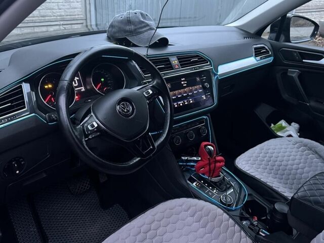 Черный Фольксваген Тигуан, объемом двигателя 2 л и пробегом 130 тыс. км за 21500 $, фото 8 на Automoto.ua