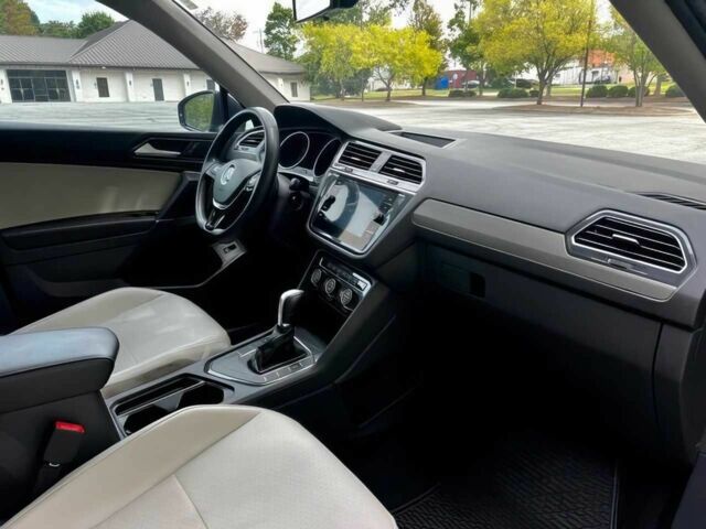 Чорний Фольксваген Тігуан, об'ємом двигуна 2 л та пробігом 37 тис. км за 4000 $, фото 9 на Automoto.ua