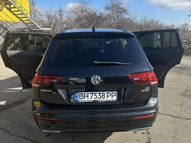 Черный Фольксваген Тигуан, объемом двигателя 2 л и пробегом 130 тыс. км за 21500 $, фото 4 на Automoto.ua