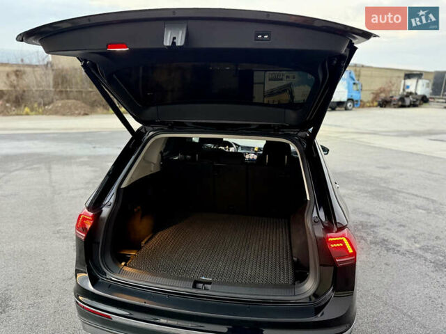 Черный Фольксваген Тигуан, объемом двигателя 1.97 л и пробегом 204 тыс. км за 26990 $, фото 18 на Automoto.ua