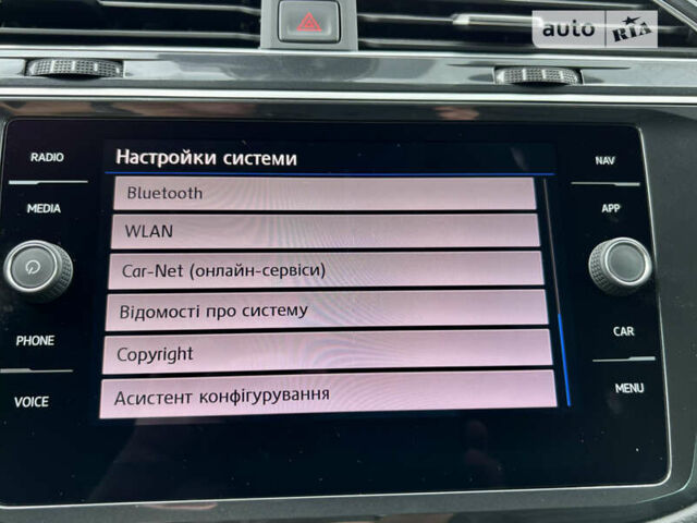 Черный Фольксваген Тигуан, объемом двигателя 2 л и пробегом 133 тыс. км за 27995 $, фото 104 на Automoto.ua