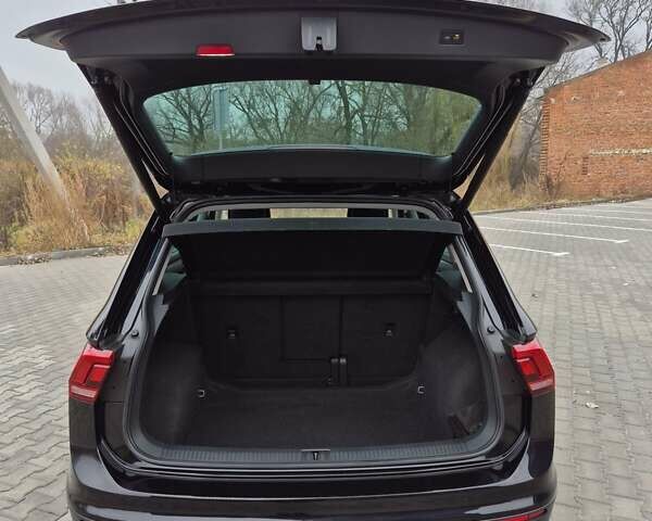 Черный Фольксваген Тигуан, объемом двигателя 1.98 л и пробегом 198 тыс. км за 21950 $, фото 39 на Automoto.ua