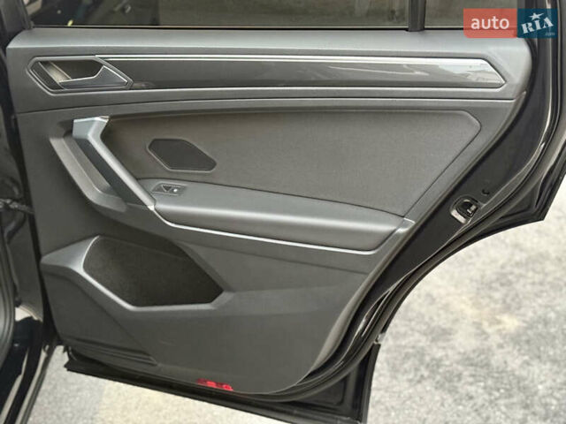 Черный Фольксваген Тигуан, объемом двигателя 1.97 л и пробегом 204 тыс. км за 26990 $, фото 24 на Automoto.ua