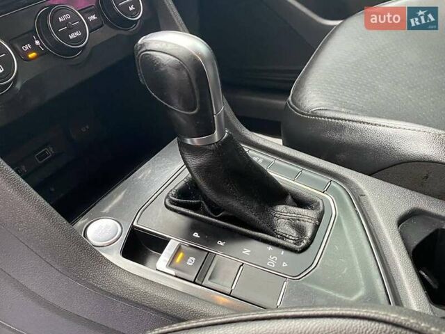 Черный Фольксваген Тигуан, объемом двигателя 2.49 л и пробегом 224 тыс. км за 18500 $, фото 12 на Automoto.ua