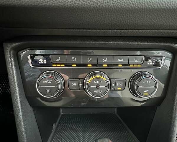 Черный Фольксваген Тигуан, объемом двигателя 1.98 л и пробегом 80 тыс. км за 25000 $, фото 45 на Automoto.ua