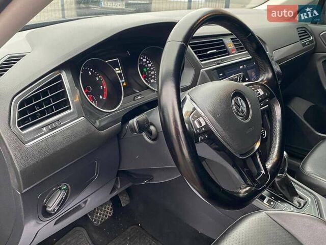 Черный Фольксваген Тигуан, объемом двигателя 2.49 л и пробегом 224 тыс. км за 18500 $, фото 11 на Automoto.ua