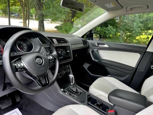 Чорний Фольксваген Тігуан, об'ємом двигуна 2 л та пробігом 37 тис. км за 4000 $, фото 13 на Automoto.ua