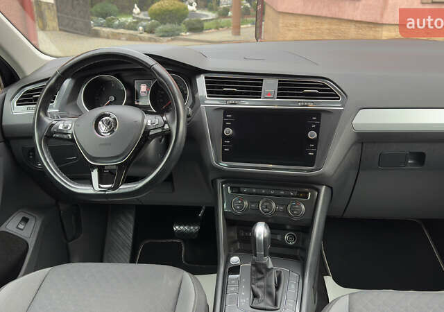 Чорний Фольксваген Тігуан, об'ємом двигуна 1.98 л та пробігом 258 тис. км за 23300 $, фото 31 на Automoto.ua