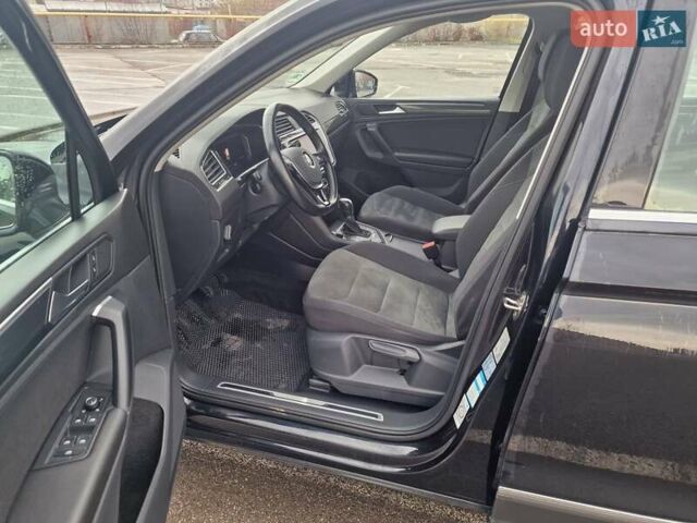 Черный Фольксваген Тигуан, объемом двигателя 1.98 л и пробегом 243 тыс. км за 23310 $, фото 4 на Automoto.ua