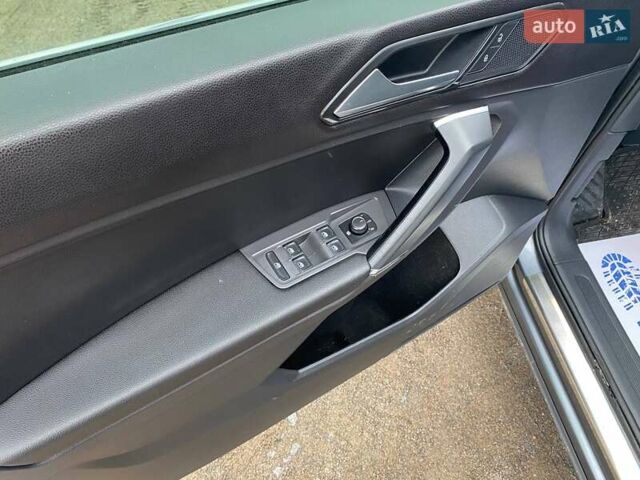 Черный Фольксваген Тигуан, объемом двигателя 2.49 л и пробегом 224 тыс. км за 18500 $, фото 9 на Automoto.ua