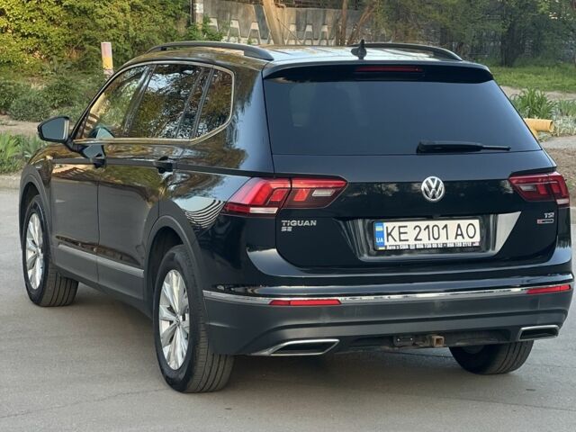 Чорний Фольксваген Тігуан, об'ємом двигуна 2 л та пробігом 123 тис. км за 18400 $, фото 4 на Automoto.ua