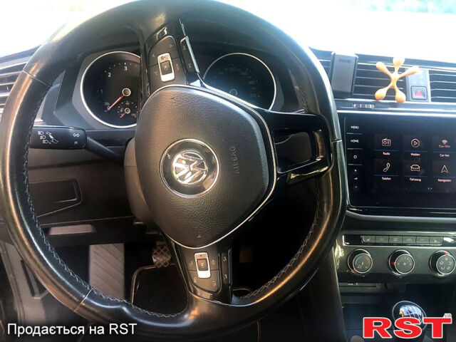 Черный Фольксваген Тигуан, объемом двигателя 2 л и пробегом 258 тыс. км за 21000 $, фото 4 на Automoto.ua