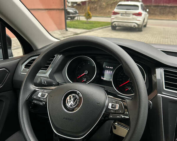 Черный Фольксваген Тигуан, объемом двигателя 2 л и пробегом 105 тыс. км за 16350 $, фото 29 на Automoto.ua