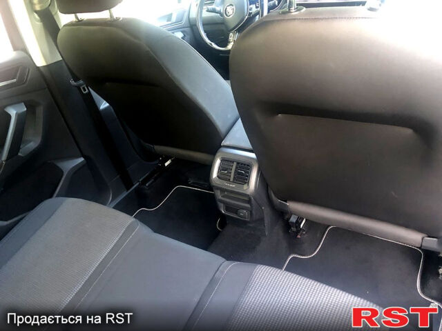 Черный Фольксваген Тигуан, объемом двигателя 2 л и пробегом 258 тыс. км за 21000 $, фото 11 на Automoto.ua