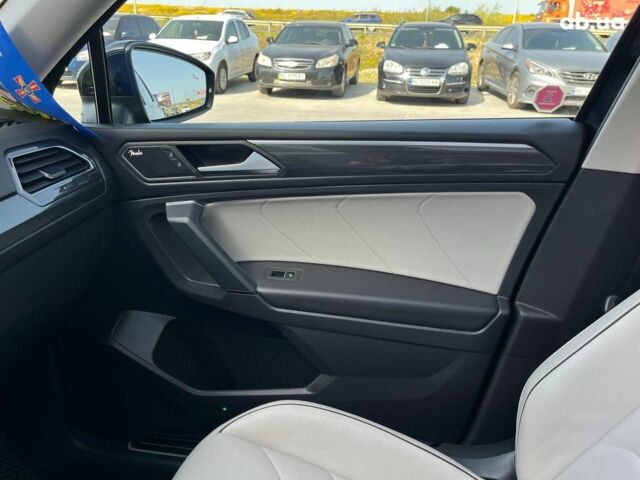 Черный Фольксваген Тигуан, объемом двигателя 2 л и пробегом 161 тыс. км за 25690 $, фото 32 на Automoto.ua