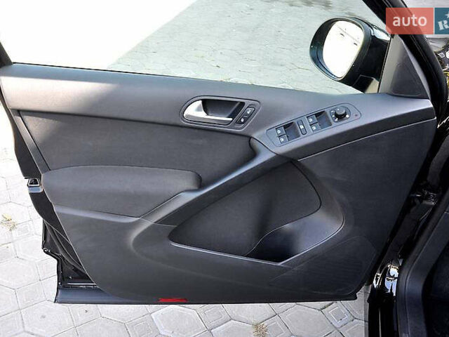 Черный Фольксваген Тигуан, объемом двигателя 2 л и пробегом 84 тыс. км за 17400 $, фото 12 на Automoto.ua