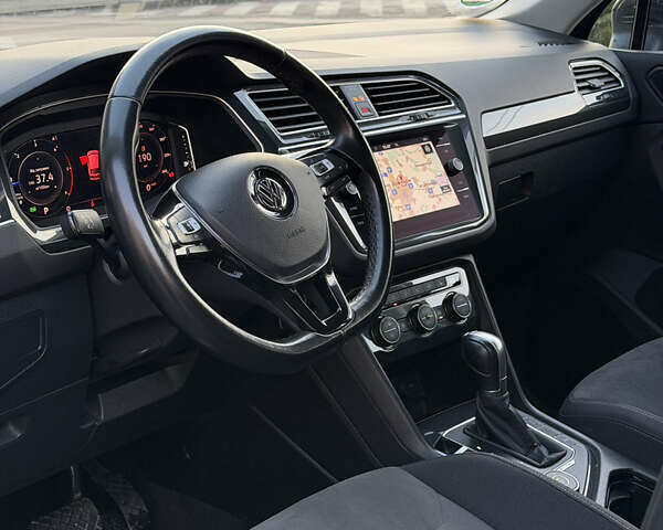 Чорний Фольксваген Тігуан, об'ємом двигуна 1.97 л та пробігом 243 тис. км за 23200 $, фото 8 на Automoto.ua