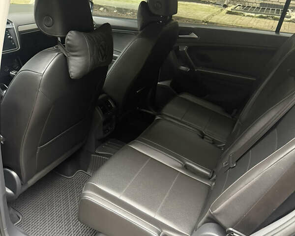 Черный Фольксваген Тигуан, объемом двигателя 1.98 л и пробегом 195 тыс. км за 16000 $, фото 7 на Automoto.ua