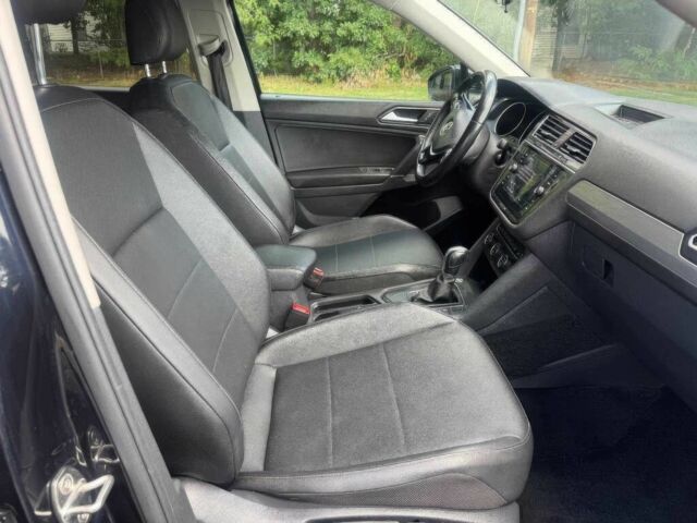 Черный Фольксваген Тигуан, объемом двигателя 2 л и пробегом 37 тыс. км за 13000 $, фото 11 на Automoto.ua