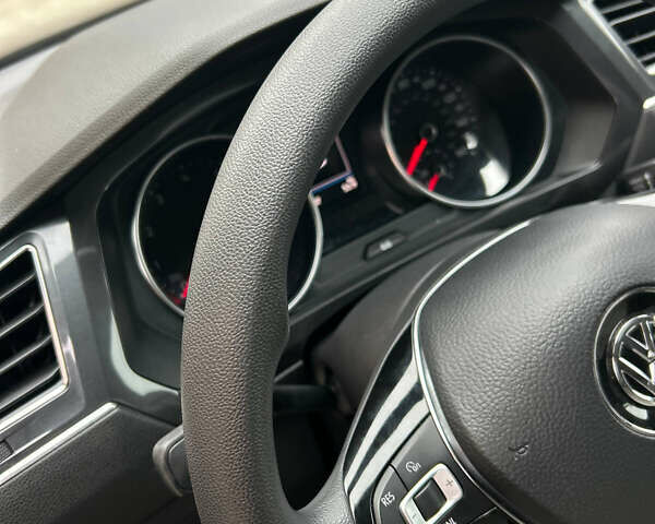 Черный Фольксваген Тигуан, объемом двигателя 2 л и пробегом 105 тыс. км за 16350 $, фото 30 на Automoto.ua