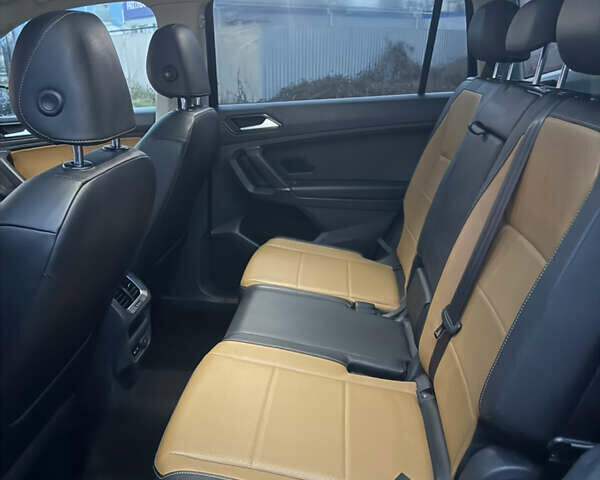 Чорний Фольксваген Тігуан, об'ємом двигуна 2 л та пробігом 162 тис. км за 18750 $, фото 10 на Automoto.ua