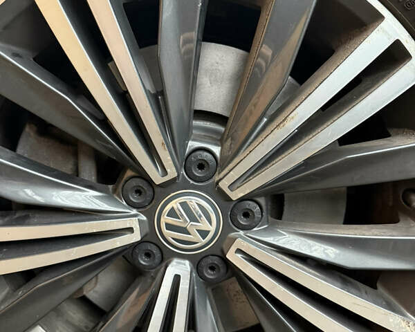 Чорний Фольксваген Тігуан, об'ємом двигуна 2 л та пробігом 162 тис. км за 18750 $, фото 20 на Automoto.ua