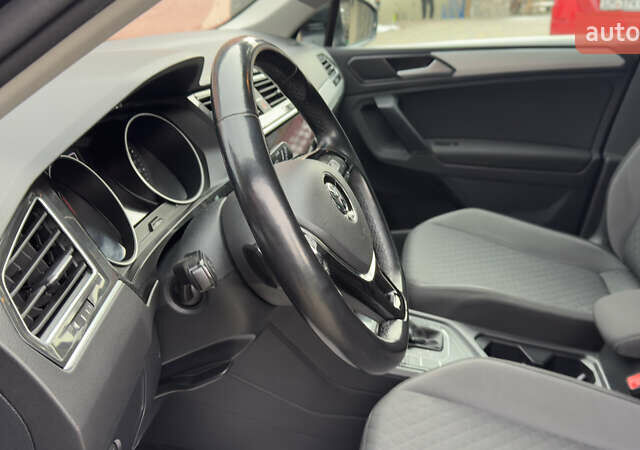 Чорний Фольксваген Тігуан, об'ємом двигуна 1.98 л та пробігом 258 тис. км за 23300 $, фото 49 на Automoto.ua