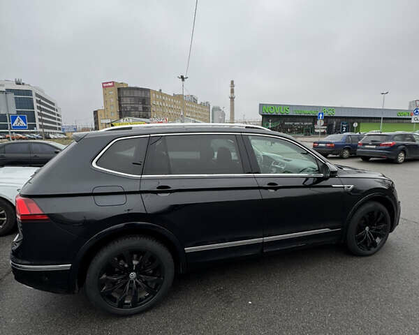 Черный Фольксваген Тигуан, объемом двигателя 2 л и пробегом 92 тыс. км за 21900 $, фото 4 на Automoto.ua