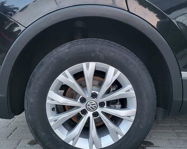 Чорний Фольксваген Тігуан, об'ємом двигуна 2 л та пробігом 101 тис. км за 21000 $, фото 25 на Automoto.ua