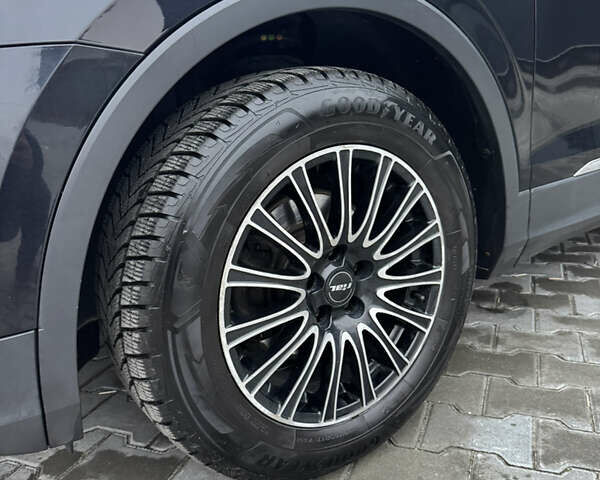 Черный Фольксваген Тигуан, объемом двигателя 2 л и пробегом 190 тыс. км за 23150 $, фото 13 на Automoto.ua