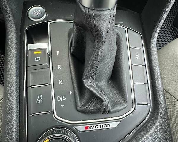 Черный Фольксваген Тигуан, объемом двигателя 1.98 л и пробегом 80 тыс. км за 25000 $, фото 44 на Automoto.ua